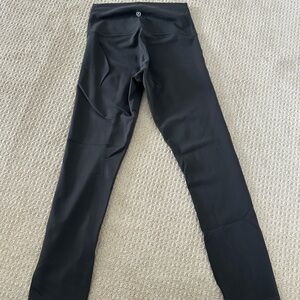 Wunder under grey leggings